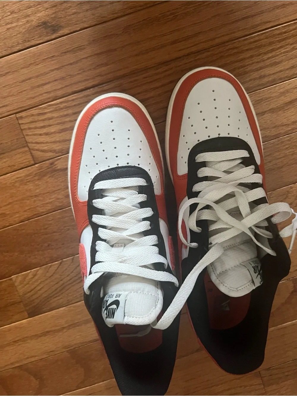Men Nike Air a force 1 07 LV SZ 8.5. Worn Once